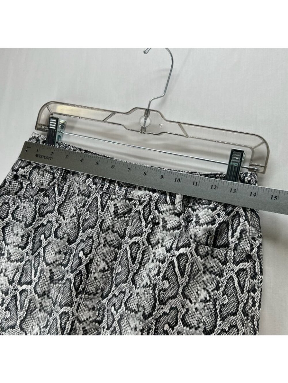 J.ING Faux Leather Snake Print Mini Skirt Size M Lined Zip Fly Pocket Gray Black - Picture 3 of 13